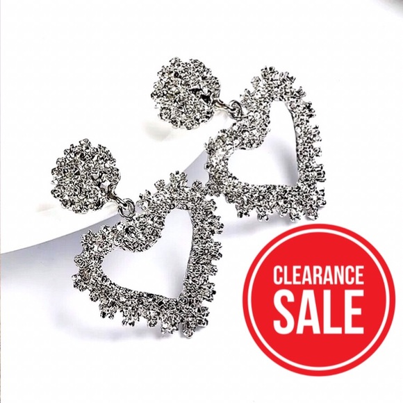 Jewelry - 🆑10/$25🆑𝗖𝗟𝗘𝗔𝗥𝗔𝗡𝗖𝗘 Big Heart Silver Dangle Earrings NEW